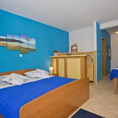 Studio Hvar 11589b 게스트하우스 3*